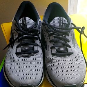 Used Brooks men’s ghost 13 Grey/black with Box